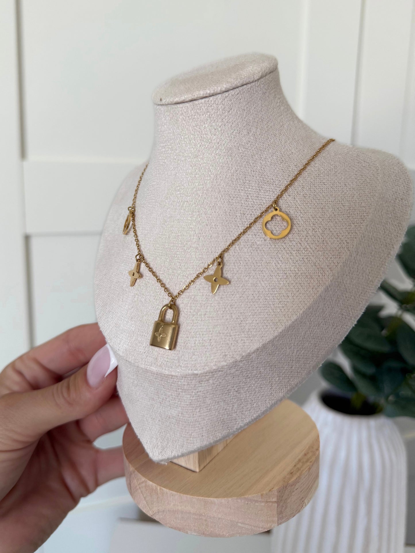 Collier Ishana