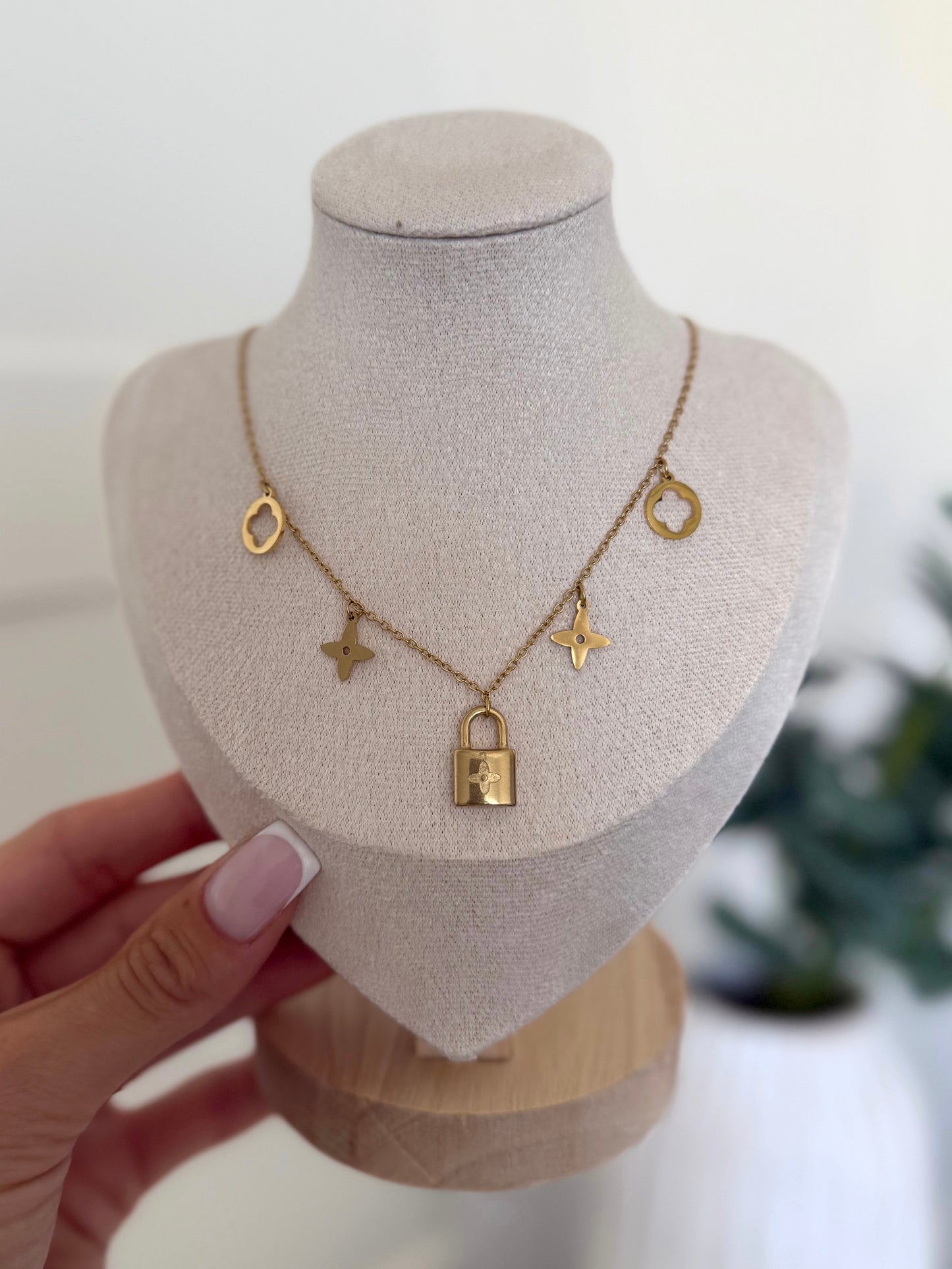 Collier Ishana