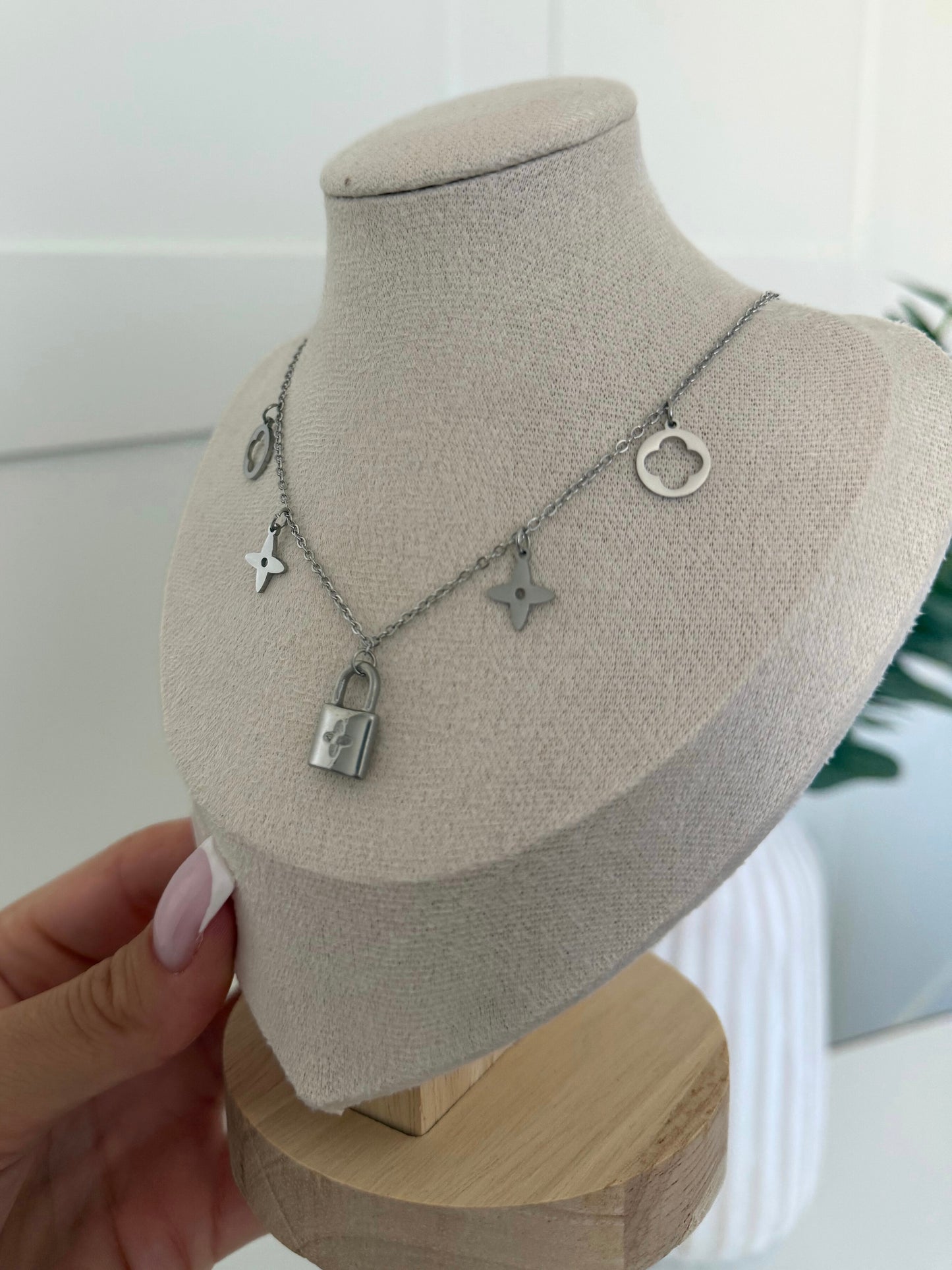 Collier Ishana