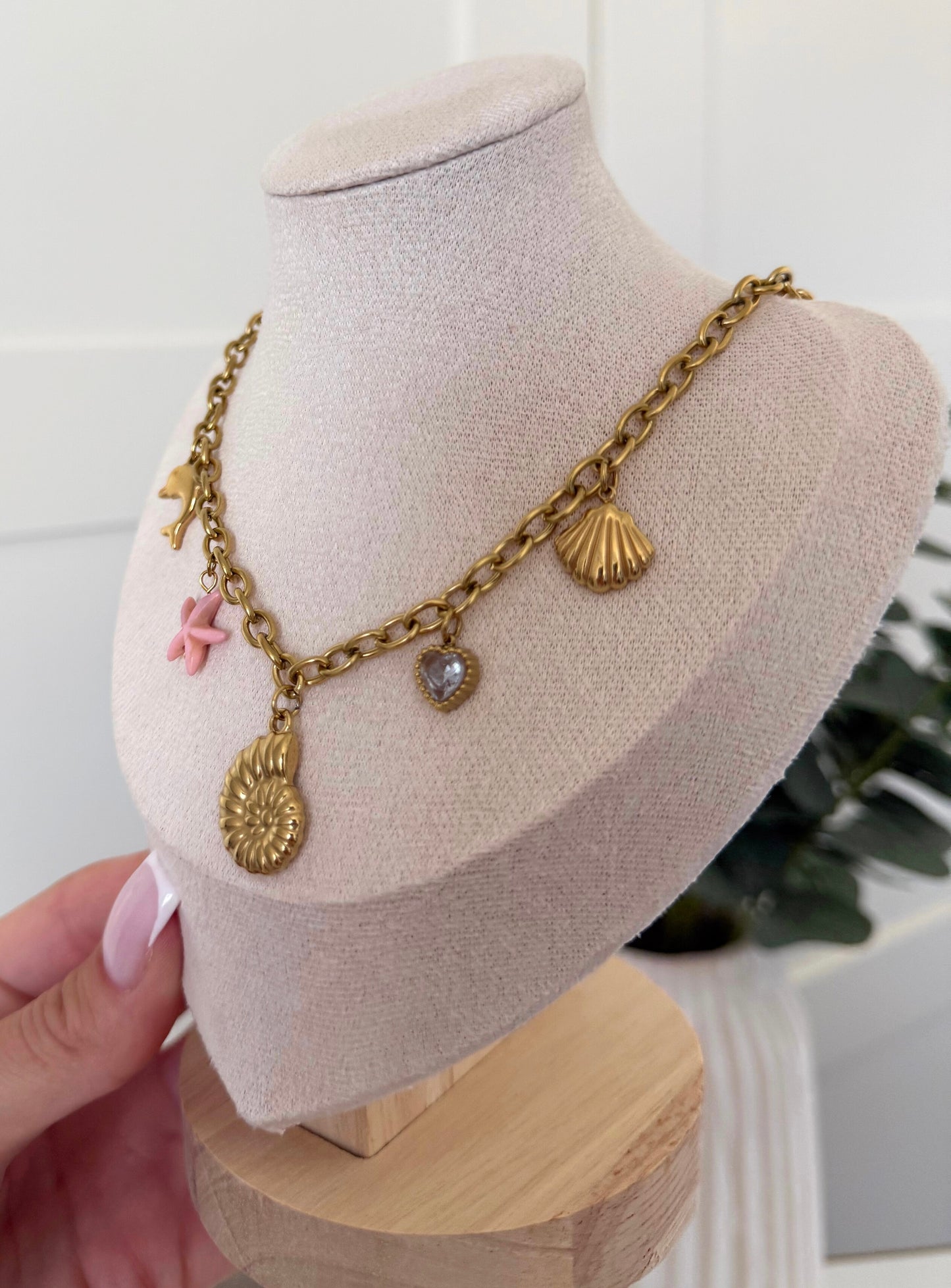 Collier Esra