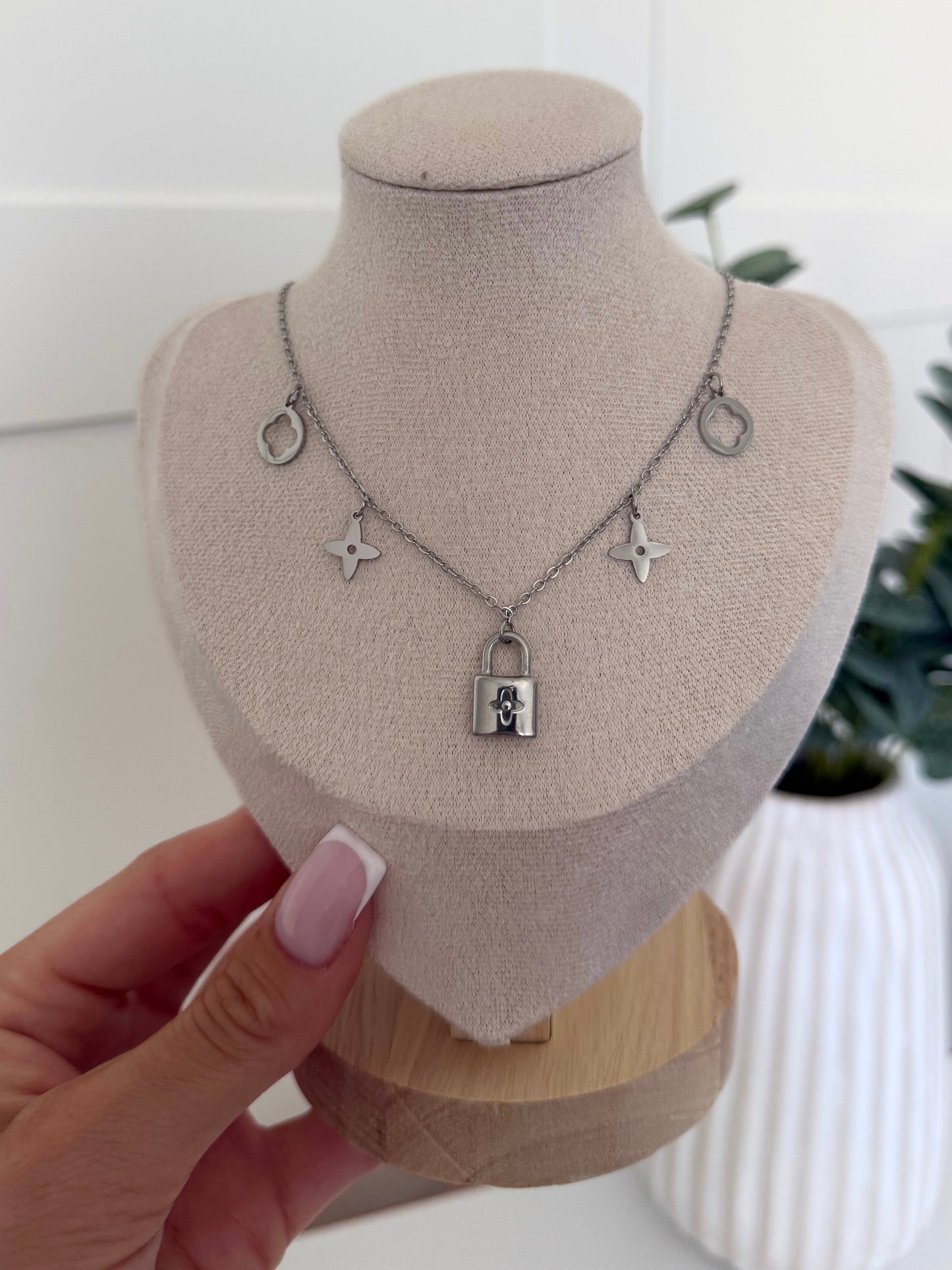 Collier Ishana