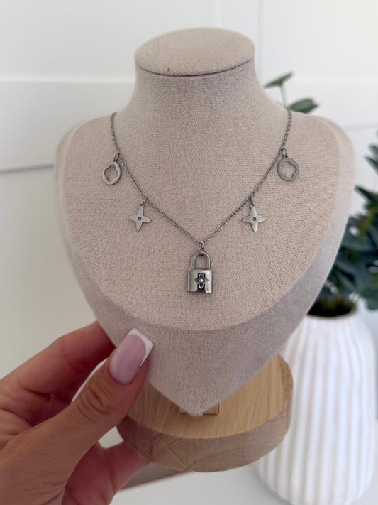Collier Ishana