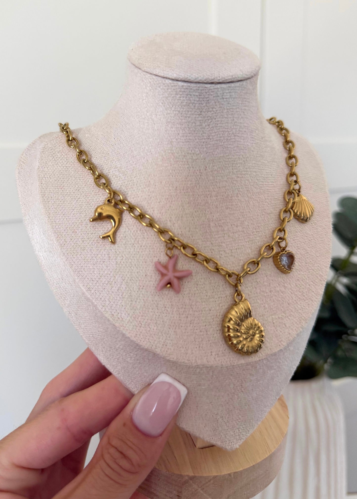 Collier Esra